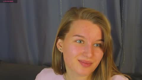_watchmesmile_ online show from May 7, 5:01 am