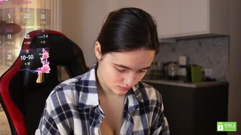 Snapshot of _whoareu_ chatting on January 11, 12:18 pm Kristina online show from January 11, 12:18 pm