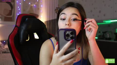 Snapshot of _whoareu_ chatting on December 22, 1:22 pm Kristina online show from December 22, 1:22 pm