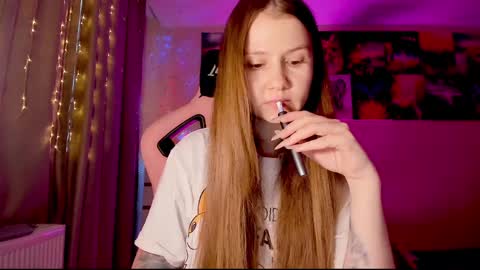 Snapshot of _witch__ chatting on January 17, 8:02 am Enni online show from January 17, 8:02 am