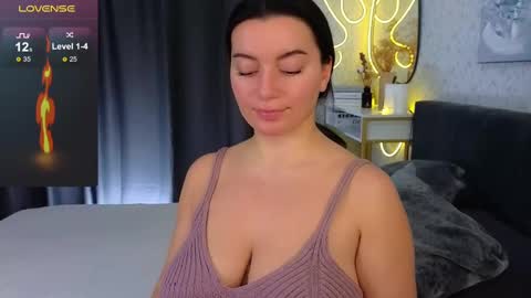 Snapshot of _your_sweetdream chatting on February 14, 9:13 am Jasmine online show from February 14, 9:13 am