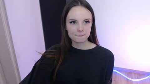 a_ariella_ online show from October 19, 12:18 pm