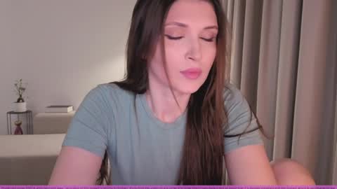 Snapshot of aalliyahh chatting on October 16, 8:33 pm Fren online show from October 16, 8:33 pm