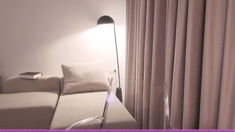 Snapshot of aalliyahh chatting on October 21, 8:24 pm Fren online show from October 21, 8:24 pm