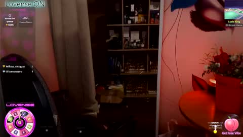 Snapshot of aamazingjoi chatting on February 22, 7:10 pm Katie online show from February 22, 7:10 pm