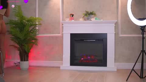 Snapshot of abbela_white chatting on September 23, 6:33 am Alexa online show from September 23, 6:33 am