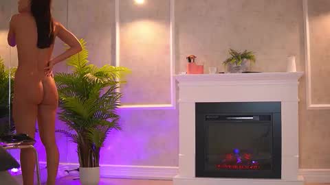 Snapshot of abbela_white chatting on October 8, 6:07 am Alexa online show from October 8, 6:07 am