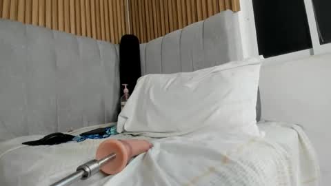 abby_swett1 online show from February 15, 6:40 pm