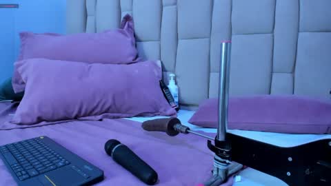Snapshot of abbyadams23 chatting on January 9, 2:22 am abbyadams23 online show from January 9, 2:22 am
