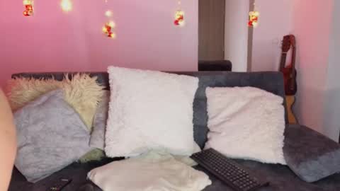 abella_as_ online show from December 21, 11:52 pm