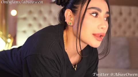 abie_owen online show from January 22, 8:38 pm