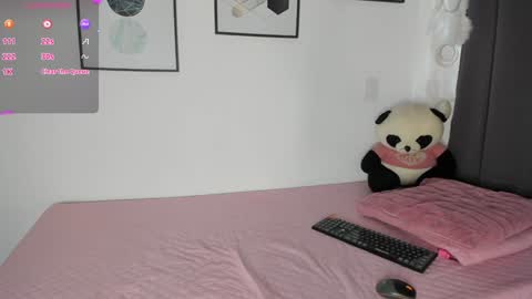 Snapshot of abigail_w chatting on October 15, 3:58 pm abigail online show from October 15, 3:58 pm