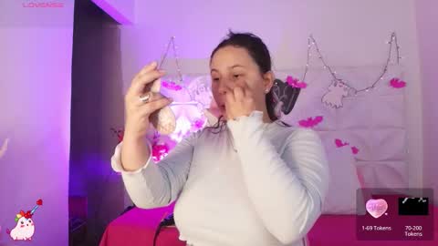 Snapshot of abril1_gh chatting on October 12, 9:44 am Abril online show from October 12, 9:44 am