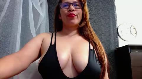 Snapshot of abril_bianchi chatting on October 13, 12:02 am abril_bianchi online show from October 13, 12:02 am
