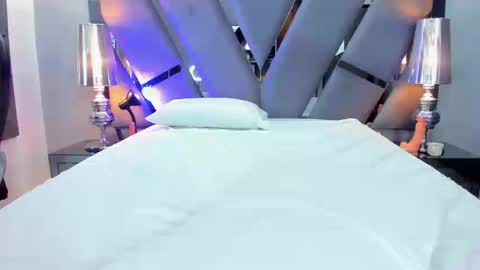 Snapshot of abril_monroe_ chatting on September 25, 4:22 am abril_monroe_ online show from September 25, 4:22 am