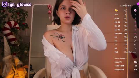 Snapshot of adalyn_glow chatting on January 10, 11:33 am Adalyn online show from January 10, 11:33 am