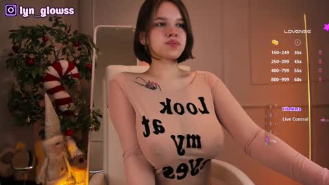 Snapshot of adalyn_glow chatting on December 29, 11:29 am Adalyn online show from December 29, 11:29 am