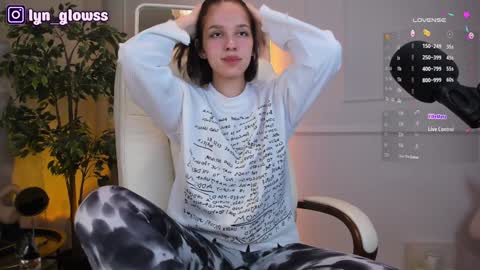 Snapshot of adalyn_glow chatting on January 24, 12:20 pm Adalyn online show from January 24, 12:20 pm