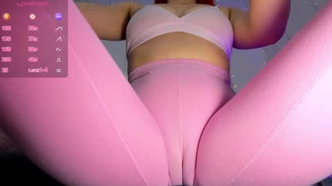 Snapshot of adelinaconte1 chatting on December 20, 7:28 pm adelinaconte1 online show from December 20, 7:28 pm