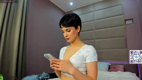 Adeline Perle online show from October 22, 1:54 am