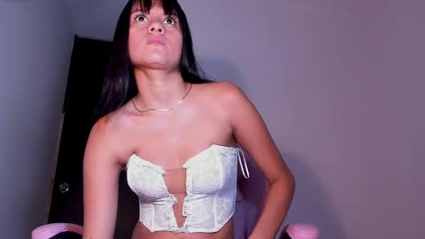 Snapshot of adelle_rose1 chatting on February 6, 2:00 am Adelle online show from February 6, 2:00 am