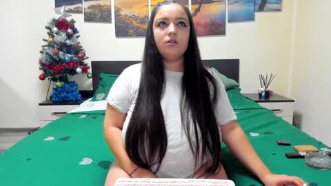 Adellineee online show from December 29, 9:52 pm