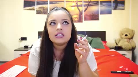 Adellineee online show from December 16, 11:21 pm