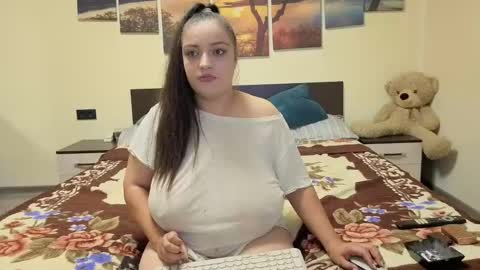 Adellineee online show from May 15, 9:28 pm