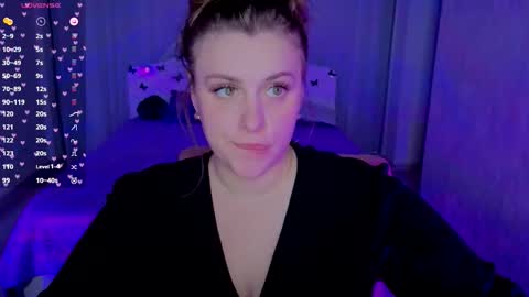Snapshot of adelynnn chatting on September 23, 5:22 pm Ada online show from September 23, 5:22 pm