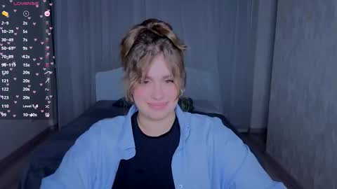 Snapshot of adelynnn chatting on September 18, 5:11 pm Ada online show from September 18, 5:11 pm