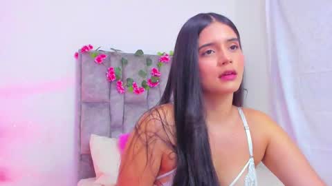 Snapshot of adhara__evanss chatting on January 7, 11:14 pm online show from January 7, 11:14 pm