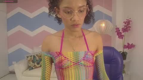 Snapshot of adisson_petite1 chatting on October 1, 11:53 pm adisson_petite1 online show from October 1, 11:53 pm
