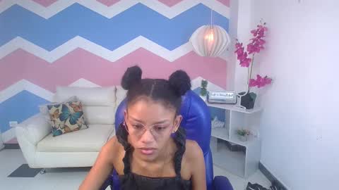 Snapshot of adisson_petite1 chatting on October 6, 12:22 pm adisson_petite1 online show from October 6, 12:22 pm