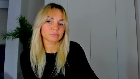 Adriana online show from April 3, 3:10 pm