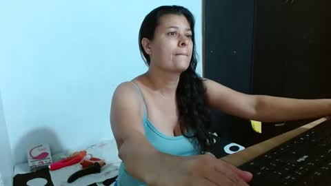 Snapshot of adriana_milf chatting on January 29, 3:54 am Adriana milf online show from January 29, 3:54 am