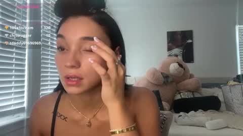 Snapshot of adriannarodriguez chatting on September 13, 7:33 pm Adrianna online show from September 13, 7:33 pm