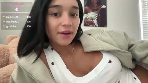 Snapshot of adriannarodriguez chatting on October 13, 5:15 pm Adrianna online show from October 13, 5:15 pm