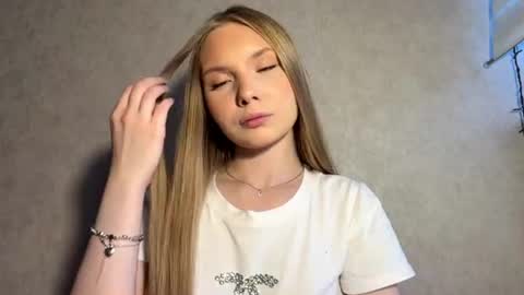 Caroline online show from July 25, 4:14 pm