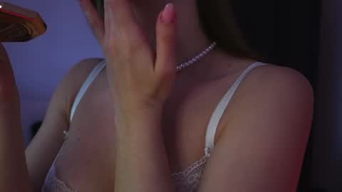 Aelia online show from June 4, 3:23 am