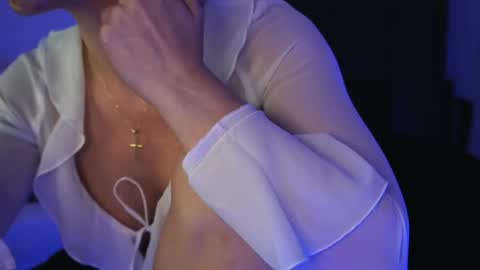 Aelia online show from May 23, 3:27 am