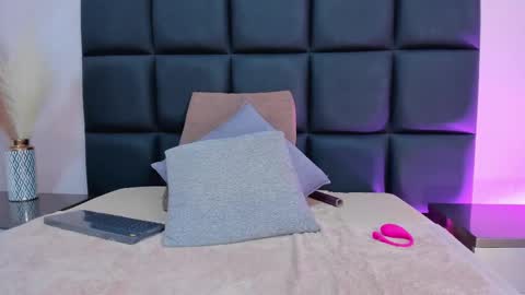 aelinduvalier online show from September 23, 6:28 pm