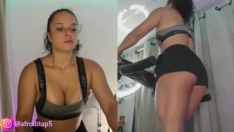 Snapshot of afrodita_p_ chatting on February 26, 9:33 am Afrodita P online show from February 26, 9:33 am