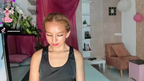 Snapshot of agatadelphine_mr chatting on February 1, 2:02 pm Agatadelphine online show from February 1, 2:02 pm