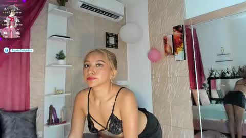 Snapshot of agatadelphine_mr chatting on March 4, 9:00 pm Agatadelphine online show from March 4, 9:00 pm