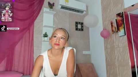 Snapshot of agatadelphine_mr chatting on January 25, 3:14 pm Agatadelphine online show from January 25, 3:14 pm