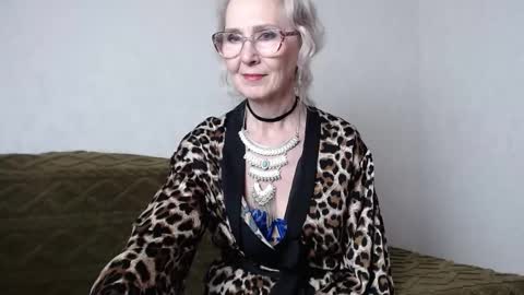 Snapshot of agatha_moore_ chatting on February 9, 9:58 am Agatha online show from February 9, 9:58 am