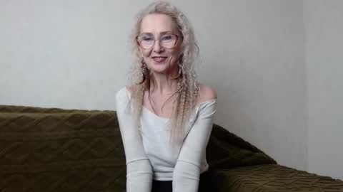 Snapshot of agatha_moore_ chatting on January 24, 2:19 pm Agatha online show from January 24, 2:19 pm