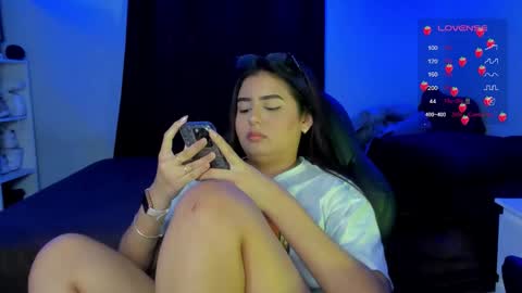 Snapshot of agatha_riccie chatting on October 17, 6:27 am Cat online show from October 17, 6:27 am