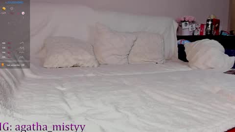 Snapshot of agathameow chatting on October 17, 4:10 pm agathameow online show from October 17, 4:10 pm
