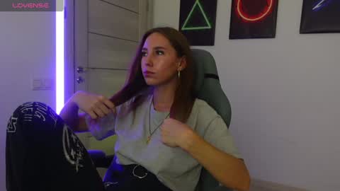 Agelina Lilly Laura online show from September 13, 1:52 pm